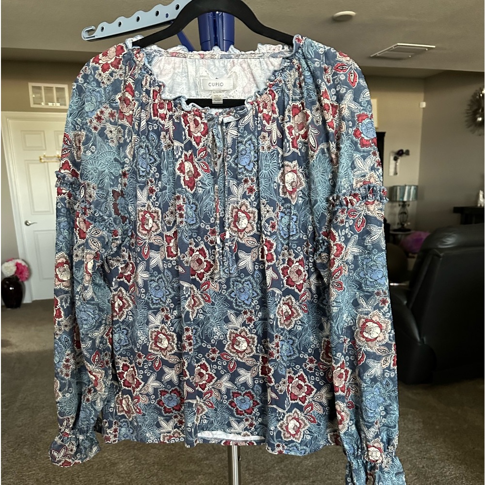 Capio blue/Burgundy Floral long ruffled sleeves peasant, blouse. Size XL